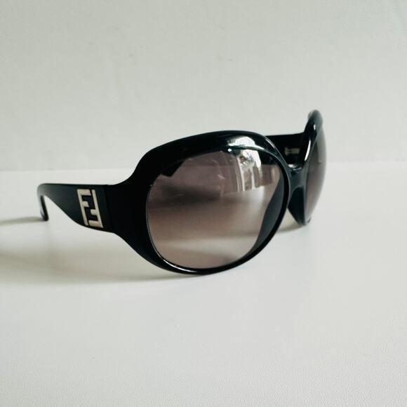 FENDI Oversized Black Gradient Lense Sunglasses Made in Italy Large Cat Wrap - Picture 1 of 9